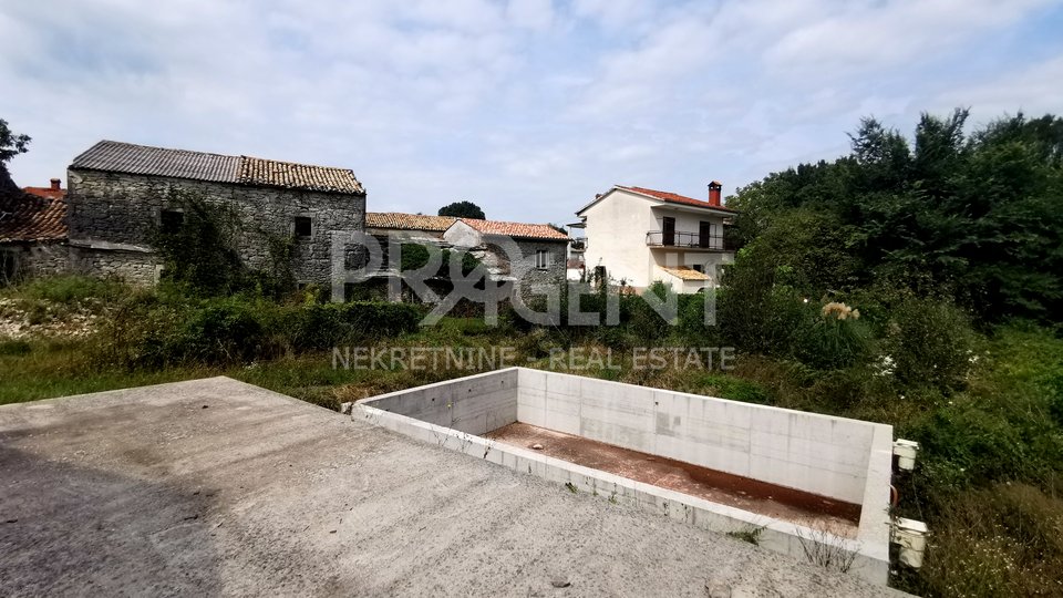 Istria, Buzet, stone house with pool in the unfinished phase