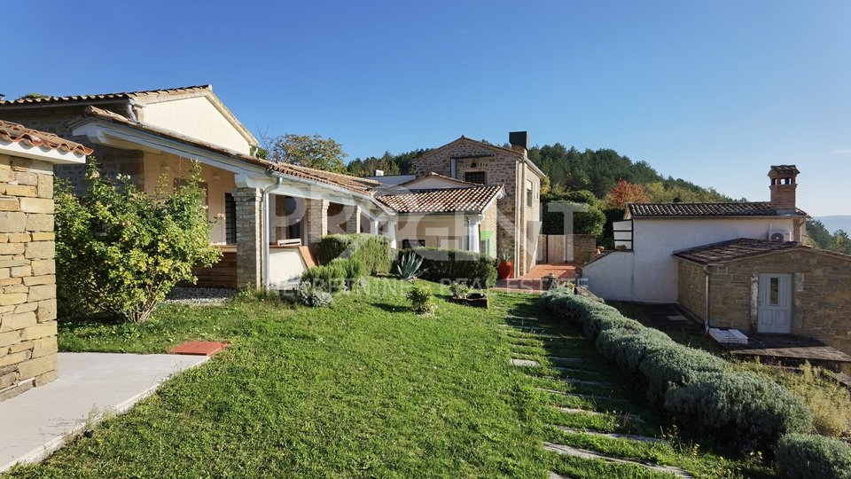 Villa with pool, beautiful views of Motovun