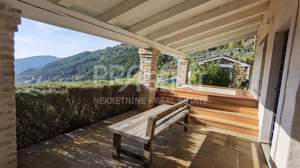 Villa with pool, beautiful views of Motovun