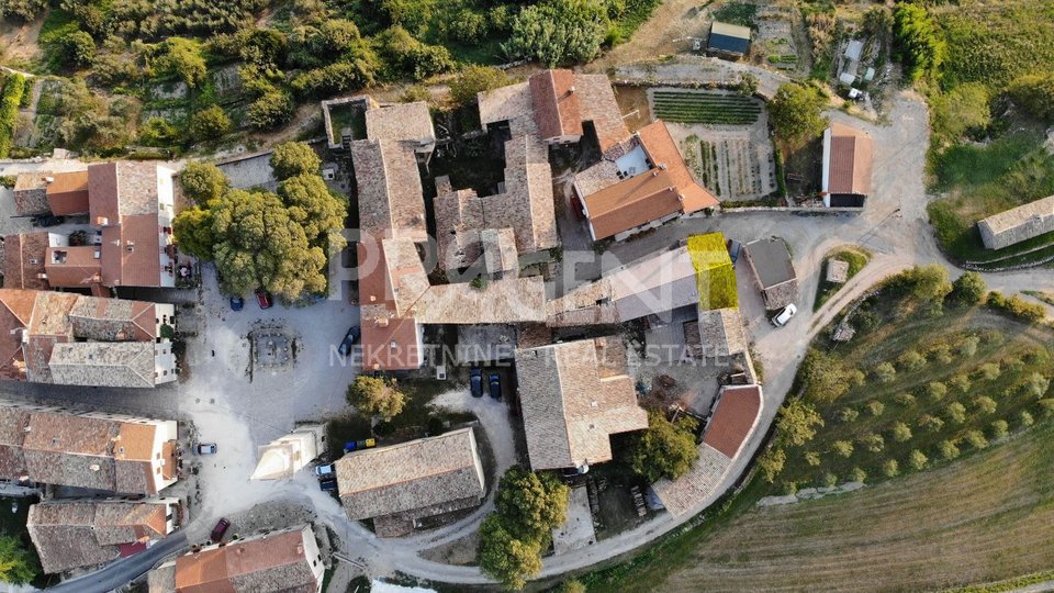 Istra, Draguć, kamena kuća za rekonstrukciju