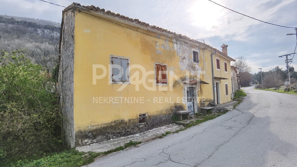 Istria, Brest, Ćićarija, old stone house with yard