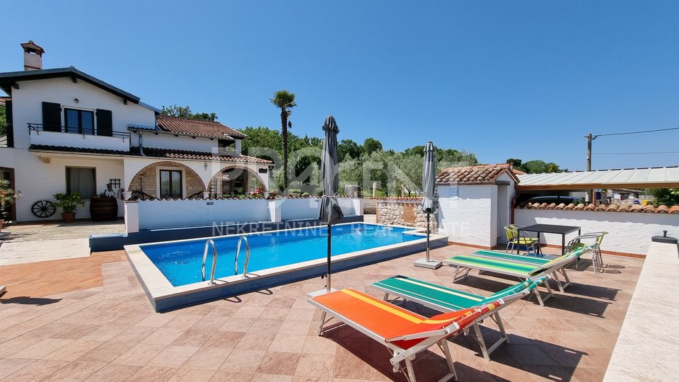 Istria, Rovinj, house with pool and apartments