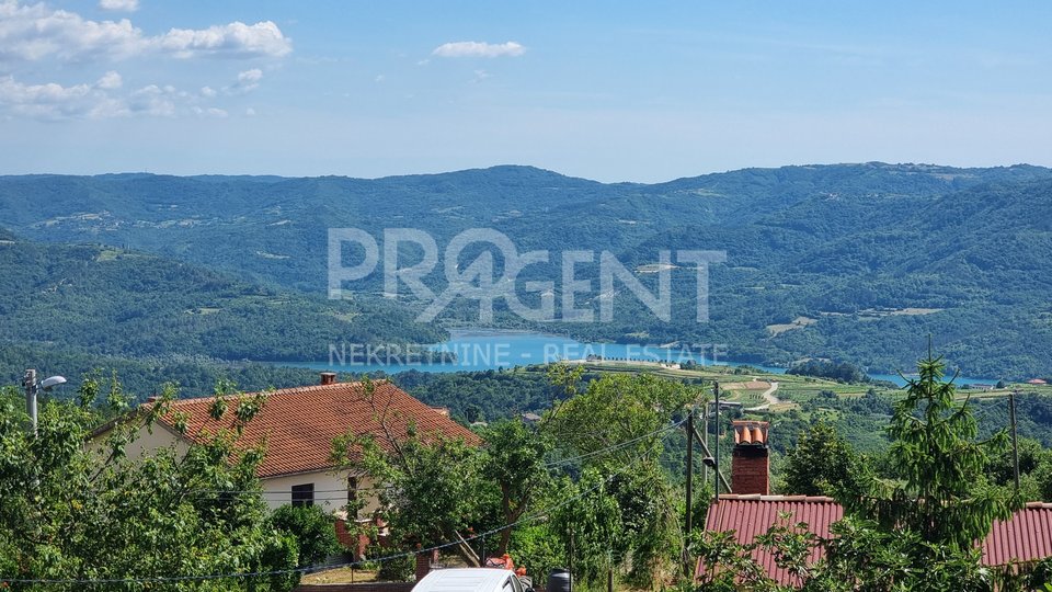 ISTRA, BUZET, PRODAJE SE KUĆA S POGLEDOM NA JEZERO