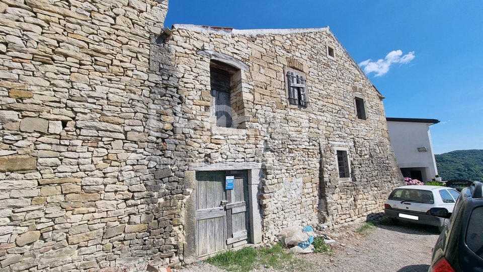 Istria, Draguć, stone house for reconstruction