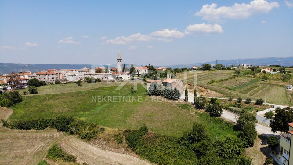 Istria, Buzet, Vrh, building land in an attractive location